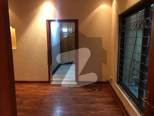 ڈی ایچ اے فیز 1 ڈیفنس (ڈی ایچ اے),لاہور میں 3 کمروں کا 1 کنال مکان 1.25 لاکھ میں کرایہ پر دستیاب ہے۔