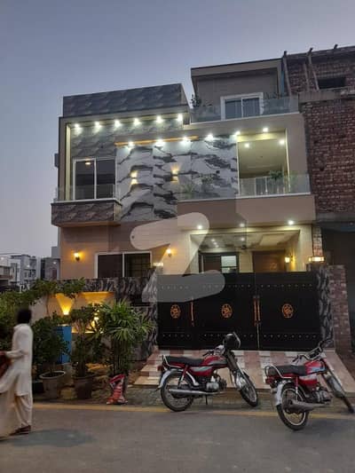 اتحاد ٹاؤن فیز 1 - بلاک سی اتحاد ٹاؤن فیز ١,اتحاد ٹاؤن,رائیونڈ روڈ,لاہور میں 4 کمروں کا 5 مرلہ مکان 2.9 کروڑ میں برائے فروخت۔