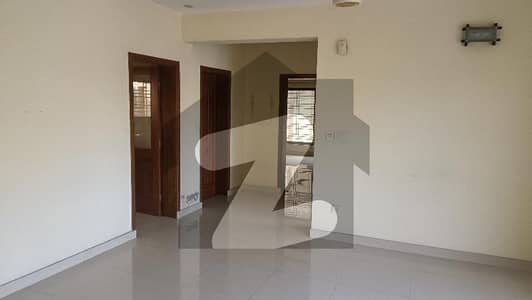 ازمیر ٹاؤن ۔ بلاک ای ازمیر ٹاؤن,لاہور میں 5 کمروں کا 1 کنال مکان 5.5 کروڑ میں برائے فروخت۔