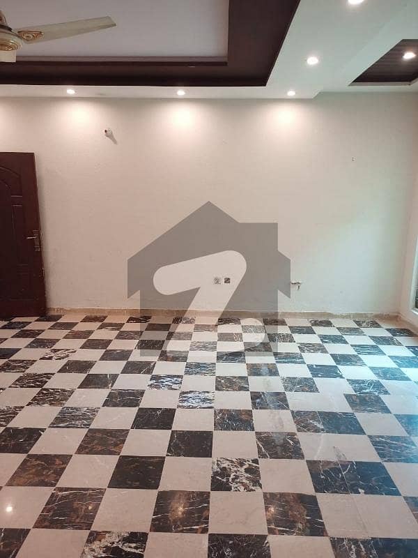 پی سی ایس آئی آر سٹاف کالونی لاہور میں 2 کمروں کا 8 مرلہ مکان 2.15 کروڑ میں برائے فروخت۔