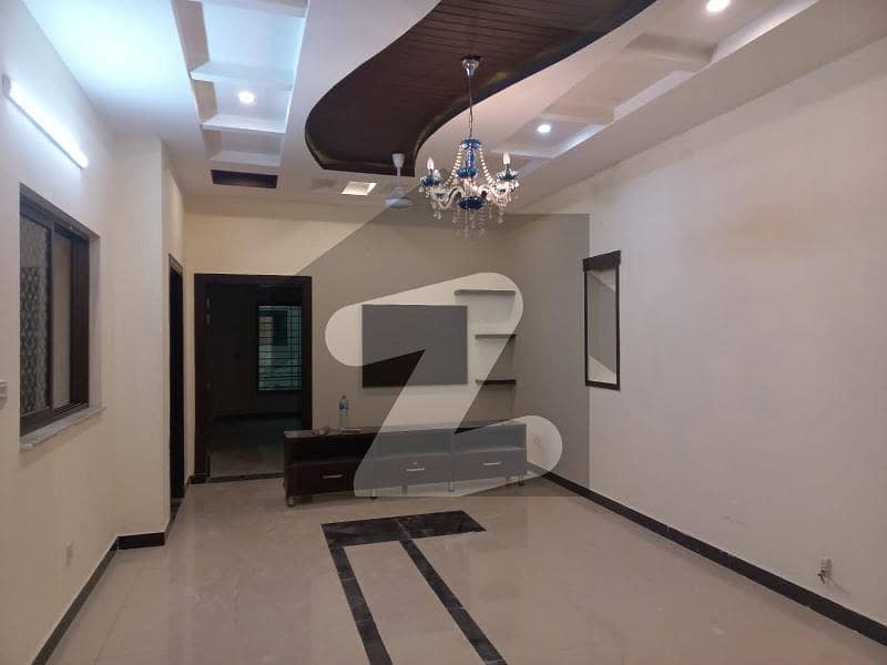 Upper Portion Sized 10 Marla Available In Bahria Town Phase 4 For Rent