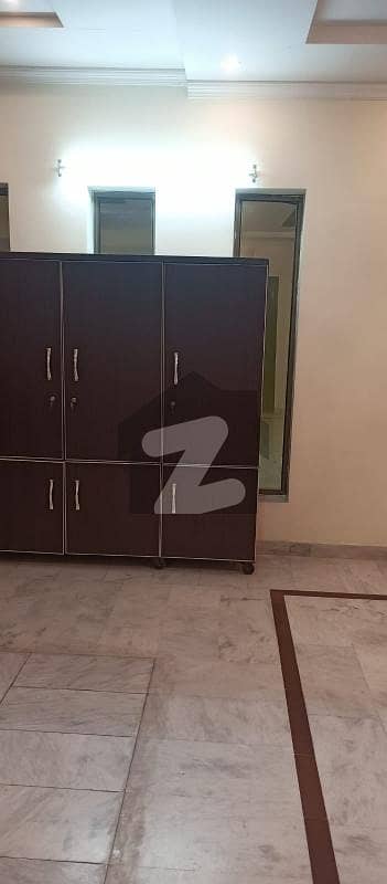 پی سی ایس آئی آر سٹاف کالونی لاہور میں 3 کمروں کا 16 مرلہ زیریں پورشن 95.0 ہزار میں کرایہ پر دستیاب ہے۔