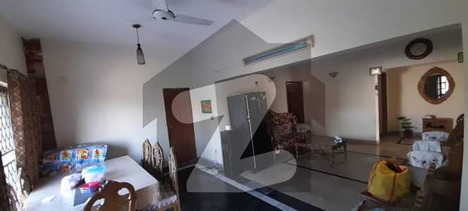 1 Kanal Proper Double Unit 6 Bedroom House For Rent