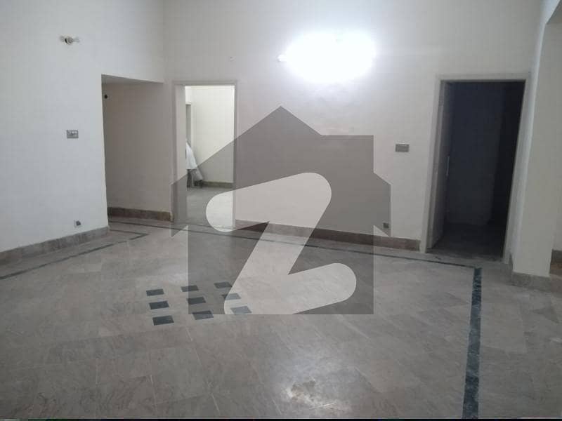 10 marla 3rd floor hall for office rent allama iqbal town lahore