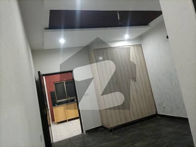 نواب ٹاؤن لاہور میں 2 کمروں کا 5 مرلہ فلیٹ 70.0 لاکھ میں برائے فروخت۔