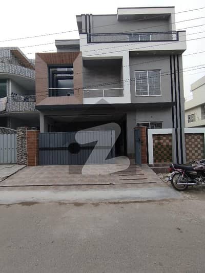 نشیمنِ اقبال لاہور میں 6 کمروں کا 10 مرلہ مکان 3.9 کروڑ میں برائے فروخت۔
