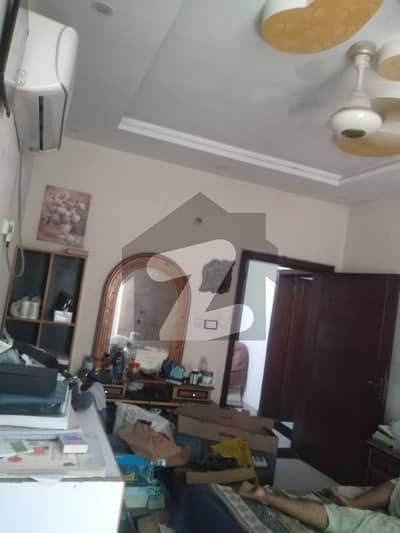 علامہ اقبال ٹاؤن لاہور میں 4 کمروں کا 10 مرلہ مکان 3.4 کروڑ میں برائے فروخت۔