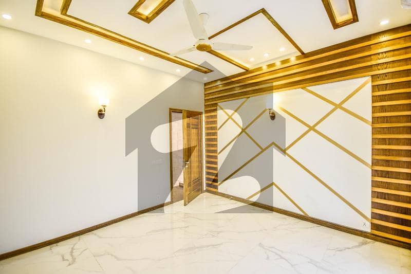 1 KANAL BRAND NEW LOWER PORTION UPPAR LOCK AVAILABLE FOR RENT IN DHA