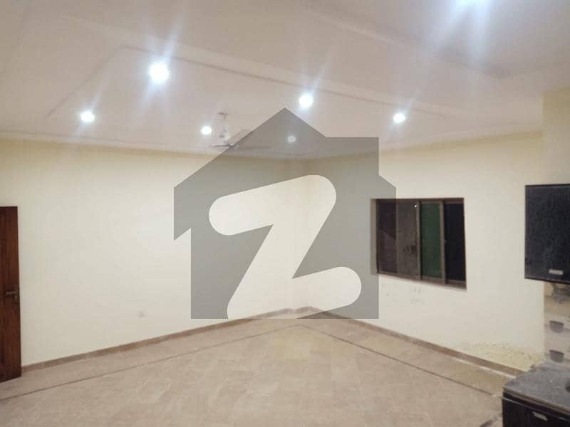 ماڈل ٹاؤن لِنک روڈ ماڈل ٹاؤن,لاہور میں 1 مرلہ Studio دفتر 27.5 ہزار میں کرایہ پر دستیاب ہے۔