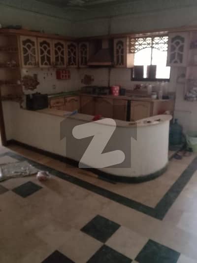 Huge, Lease 2500 Sqft Flat, 7rooms Fully Maintained,all utilities and close to SAFOORA CHORANGI Stunning Location Of Rizwan Society, Near Safoora Chorangi