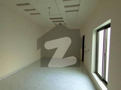 خیابان کالونی 2 فیصل آباد میں 5 کمروں کا 10 مرلہ مکان 3.0 کروڑ میں برائے فروخت۔