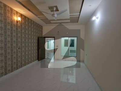 10 Marla Beautiful And Lavish Home For Sale - Khayaban Colony Fsd