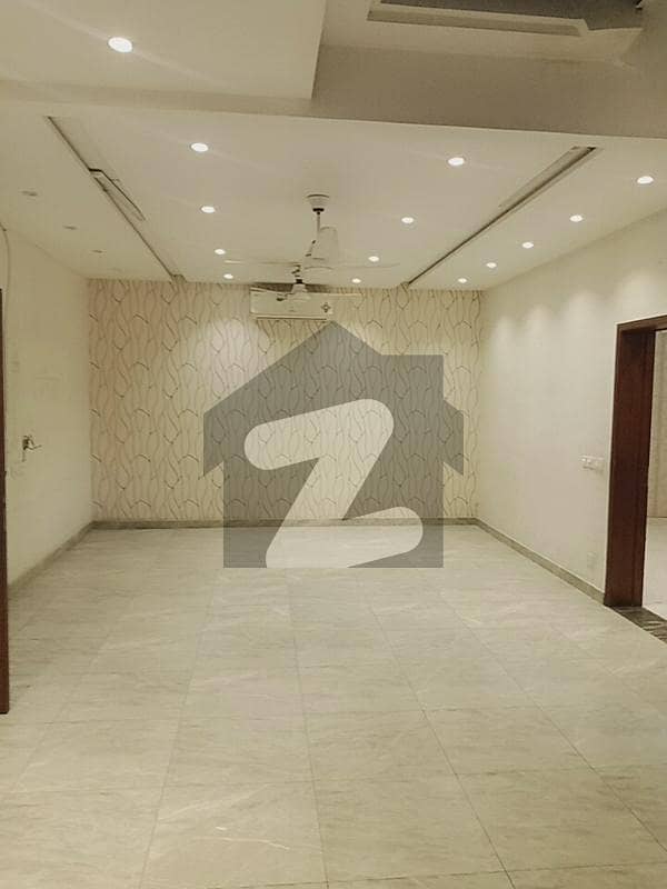 فیصل ٹاؤن لاہور میں 4 کمروں کا 10 مرلہ مکان 1.6 لاکھ میں کرایہ پر دستیاب ہے۔