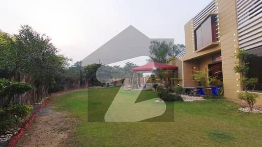 ویلینشیاء ہاؤسنگ سوسائٹی لاہور میں 5 کمروں کا 4 کنال فارم ہاؤس 4.0 لاکھ میں کرایہ پر دستیاب ہے۔