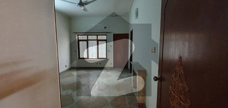 ایف ۔ 10/3 ایف ۔ 10,اسلام آباد میں 4 کمروں کا 3 مرلہ مکان 3.65 کروڑ میں برائے فروخت۔