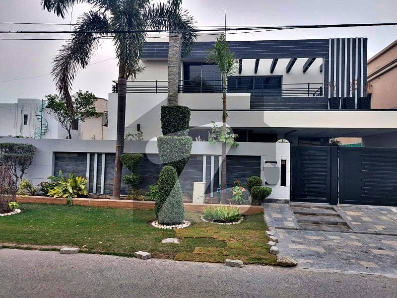 1 Kanal Slightly Used Modern Bungalow For Sale In Phase 4 DHA