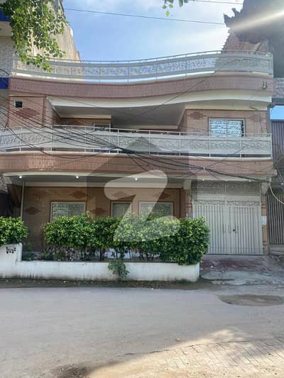 گلگشت کالونی ملتان میں 11 کمروں کا 7 مرلہ مکان 4.25 کروڑ میں برائے فروخت۔
