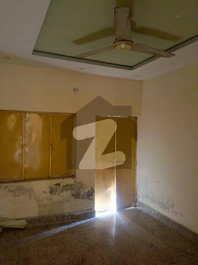 دھوکے بنارس روڈ راولپنڈی میں 3 کمروں کا 5 مرلہ مکان 25.0 ہزار میں کرایہ پر دستیاب ہے۔