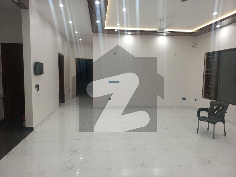 ڈی ایچ اے فیز 7 ڈی ایچ اے ڈیفینس,کراچی میں 3 کمروں کا 1 کنال بالائی پورشن 1.85 لاکھ میں کرایہ پر دستیاب ہے۔