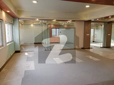 بلیو ایریا اسلام آباد میں 4 کمروں کا 12 مرلہ دفتر 7.5 لاکھ میں کرایہ پر دستیاب ہے۔