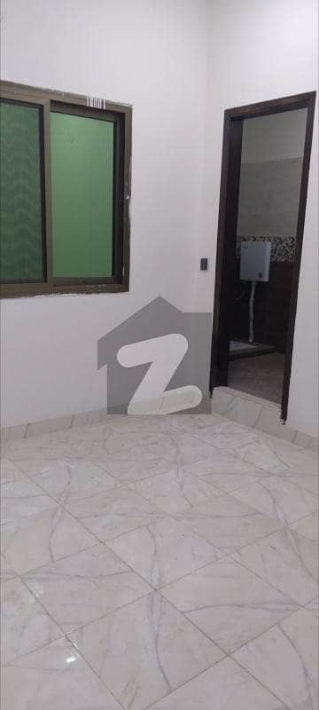 In Manzoor Colony Flat Sized 900 Square Feet For Sale