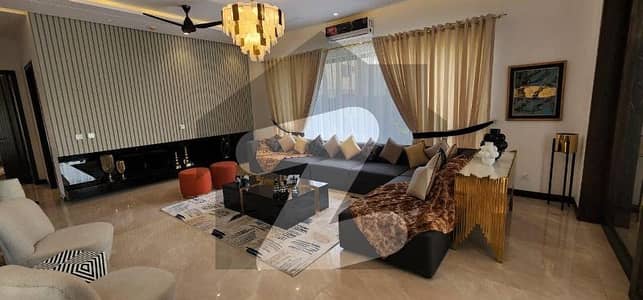 ڈی ایچ اے فیز 7 ڈیفنس (ڈی ایچ اے),لاہور میں 5 کمروں کا 1 کنال مکان 6.8 کروڑ میں برائے فروخت۔
