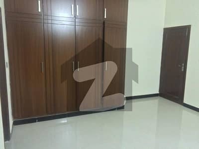 8 marla upper portion available for rent with gas bijli pani