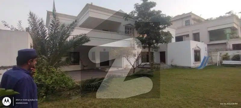 1000 Yards Bungalow On Rent Prime Location Of Shaheed E MILLAT