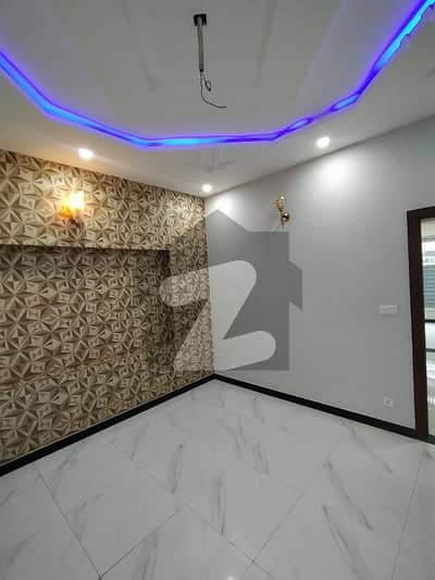 پارک ویو سٹی ۔ ایگزیکٹو بلاک پارک ویو سٹی,لاہور میں 4 کمروں کا 5 مرلہ مکان 1.85 کروڑ میں برائے فروخت۔