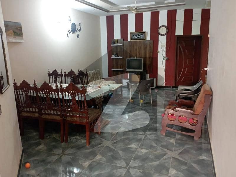 نشیمن کالونی ملتان میں 4 کمروں کا 8 مرلہ مکان 1.6 کروڑ میں برائے فروخت۔