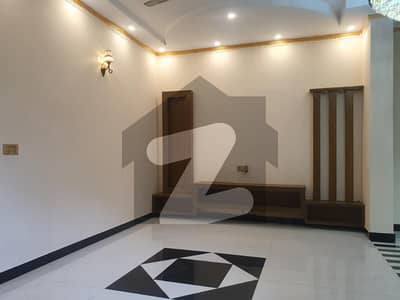 ریوینیو سوسائٹی لاہور میں 5 کمروں کا 5 مرلہ مکان 2.5 کروڑ میں برائے فروخت۔