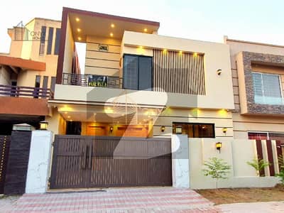 Luxurious 10 Marla House At The Most Prime Location In Bahria Town