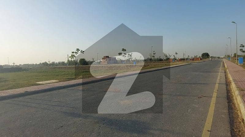 بحریہ ٹاؤن - توحید بلاک بحریہ ٹاؤن ۔ سیکٹر ایف,بحریہ ٹاؤن,لاہور میں 10 مرلہ رہائشی پلاٹ 1.6 کروڑ میں برائے فروخت۔