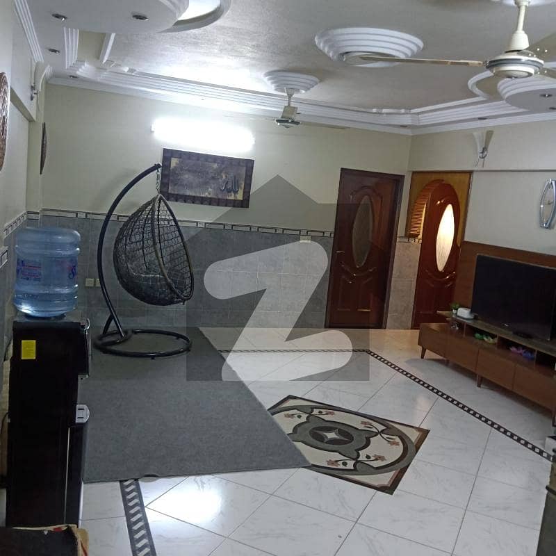 گارڈن ویسٹ کراچی میں 4 کمروں کا 8 مرلہ فلیٹ 2.1 کروڑ میں برائے فروخت۔