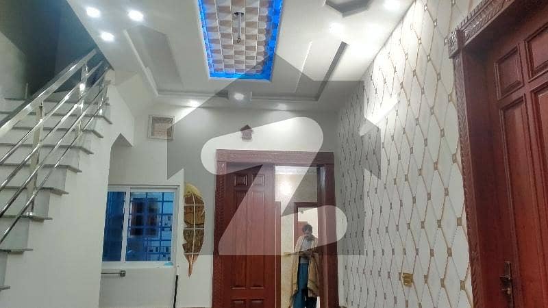 New Beautiful house prime location 5 Marla use for sale in sabzazar society Lahore