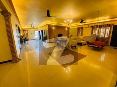 پی ای سی ایچ ایس جمشید ٹاؤن,کراچی میں 4 کمروں کا 11 مرلہ بالائی پورشن 5.5 کروڑ میں برائے فروخت۔