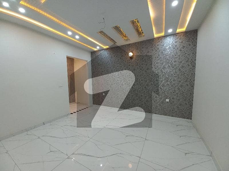 کینال روڈ فیصل آباد میں 3 کمروں کا 5 مرلہ مکان 2.35 کروڑ میں برائے فروخت۔