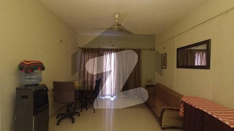 بہادر آباد گلشنِ اقبال ٹاؤن,کراچی میں 3 کمروں کا 7 مرلہ فلیٹ 3.5 کروڑ میں برائے فروخت۔