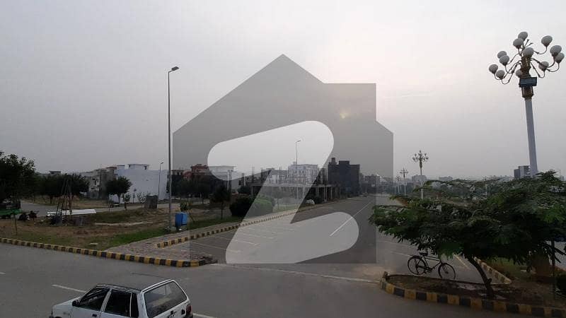 سٹی ہاؤسنگ سکیم جہلم میں 6 مرلہ کمرشل پلاٹ 3.75 کروڑ میں برائے فروخت۔