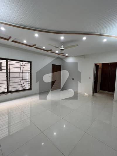 بحریہ ٹاؤن راولپنڈی راولپنڈی میں 5 کمروں کا 1 کنال مکان 8.5 کروڑ میں برائے فروخت۔