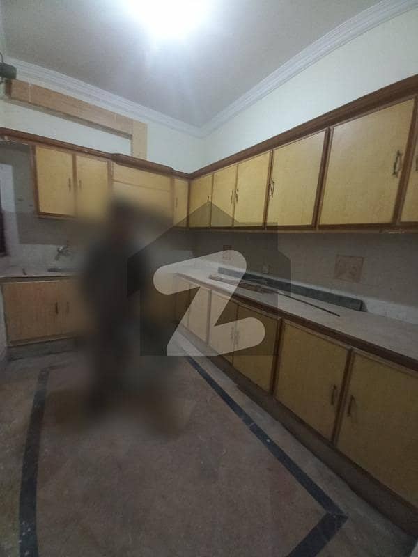 افشاں کالونی راولپنڈی میں 6 کمروں کا 7 مرلہ مکان 90.0 ہزار میں کرایہ پر دستیاب ہے۔