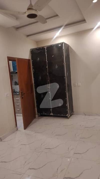 مال روڈ لاہور میں 1 کمرے کا 2 مرلہ فلیٹ 23.0 لاکھ میں برائے فروخت۔