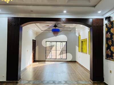 10 Marla Upper Portion For Rent In Park View CITY Lahore.
