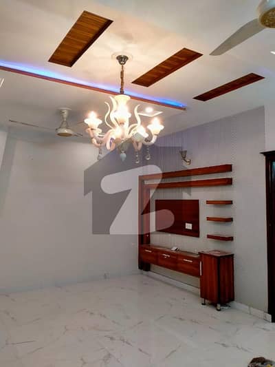 10 MARLA UPPER PORTION FOR RENT IN PIA HOUSING SOCIETY BLOCK-G NEAR PIA MAIN BOULEVARD AND WAPDA TOWN ROUND ABOUT. ALL FACILITIES AVAILABLE. ORIGINAL PICS.