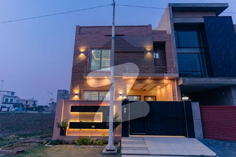 بینکرس ایوینیو کوآپریٹو ہاؤسنگ سوسائٹی لاہور میں 5 کمروں کا 7 مرلہ مکان 2.3 کروڑ میں برائے فروخت۔