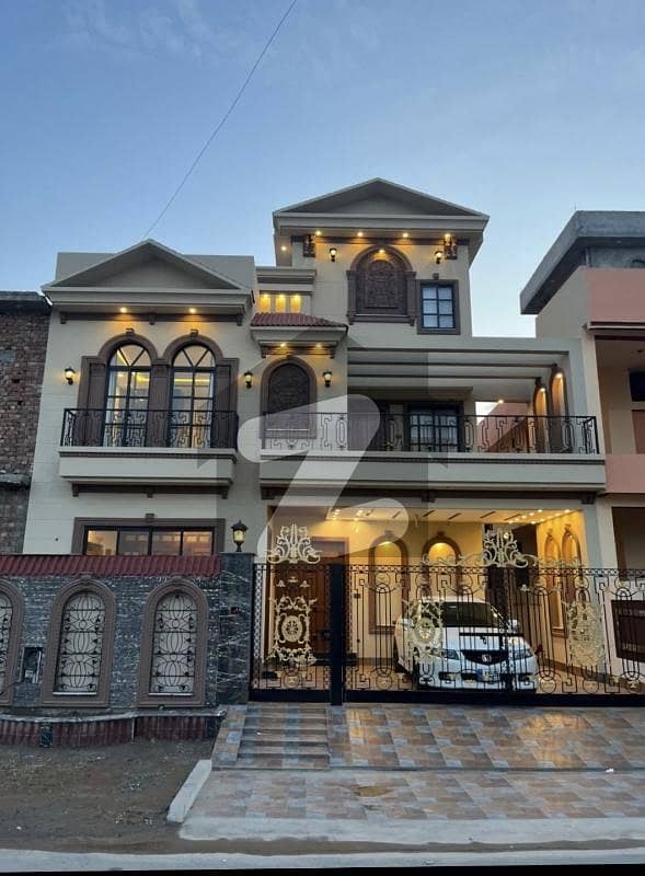 10 Marla Brand New Luxury House Available For Rent