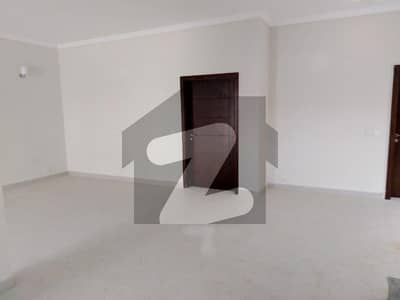 600 Square Yards House In Gulshan-E-Iqbal Block 6 For Sale