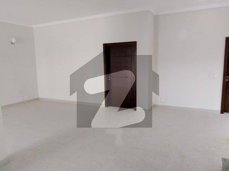 600 Square Yards House In Gulshan-E-Iqbal Block 6 For Sale