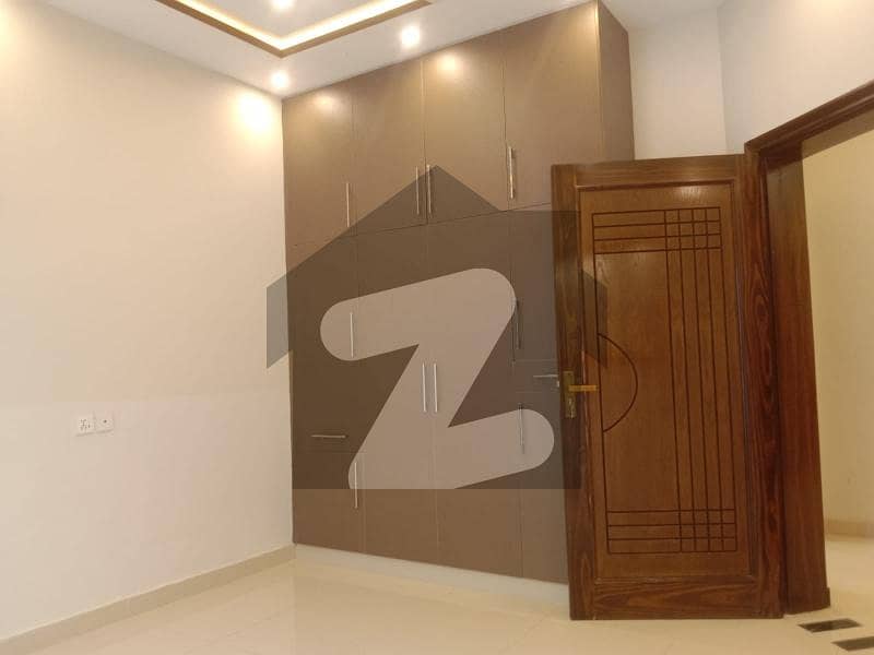 Spacious Flat Is Available For sale In Ideal Location Of Khayaban-e-Amin
