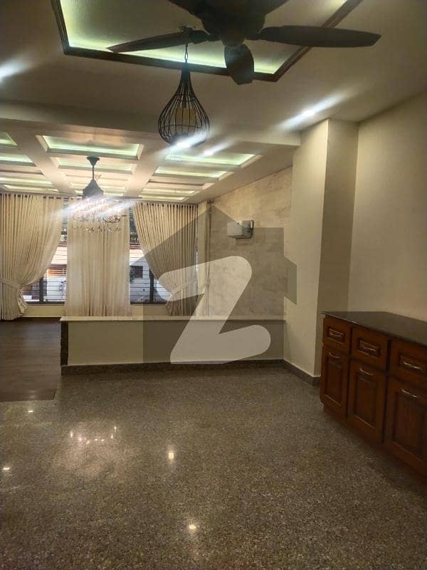 ایف ۔ 7 اسلام آباد میں 7 کمروں کا 1 کنال مکان 18.0 لاکھ میں کرایہ پر دستیاب ہے۔
